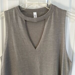 *NEVER WORN* BELLA Bella + Canvas Women's Gray Rough Cut Tank Top - M